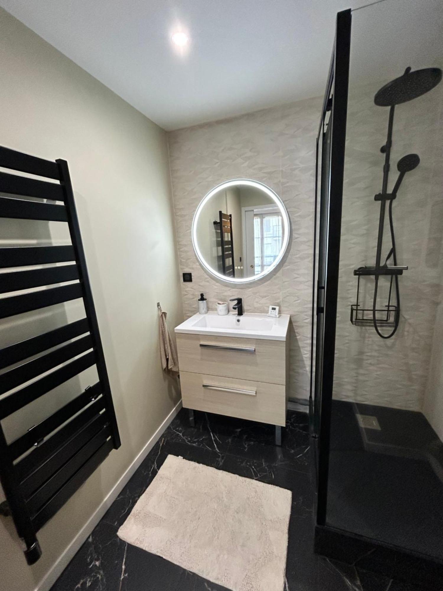 Sweet And Comfy In Hyper City Center With Netflix, Prime And Disney Plus Included 诺伊斯·勒·格兰德 外观 照片